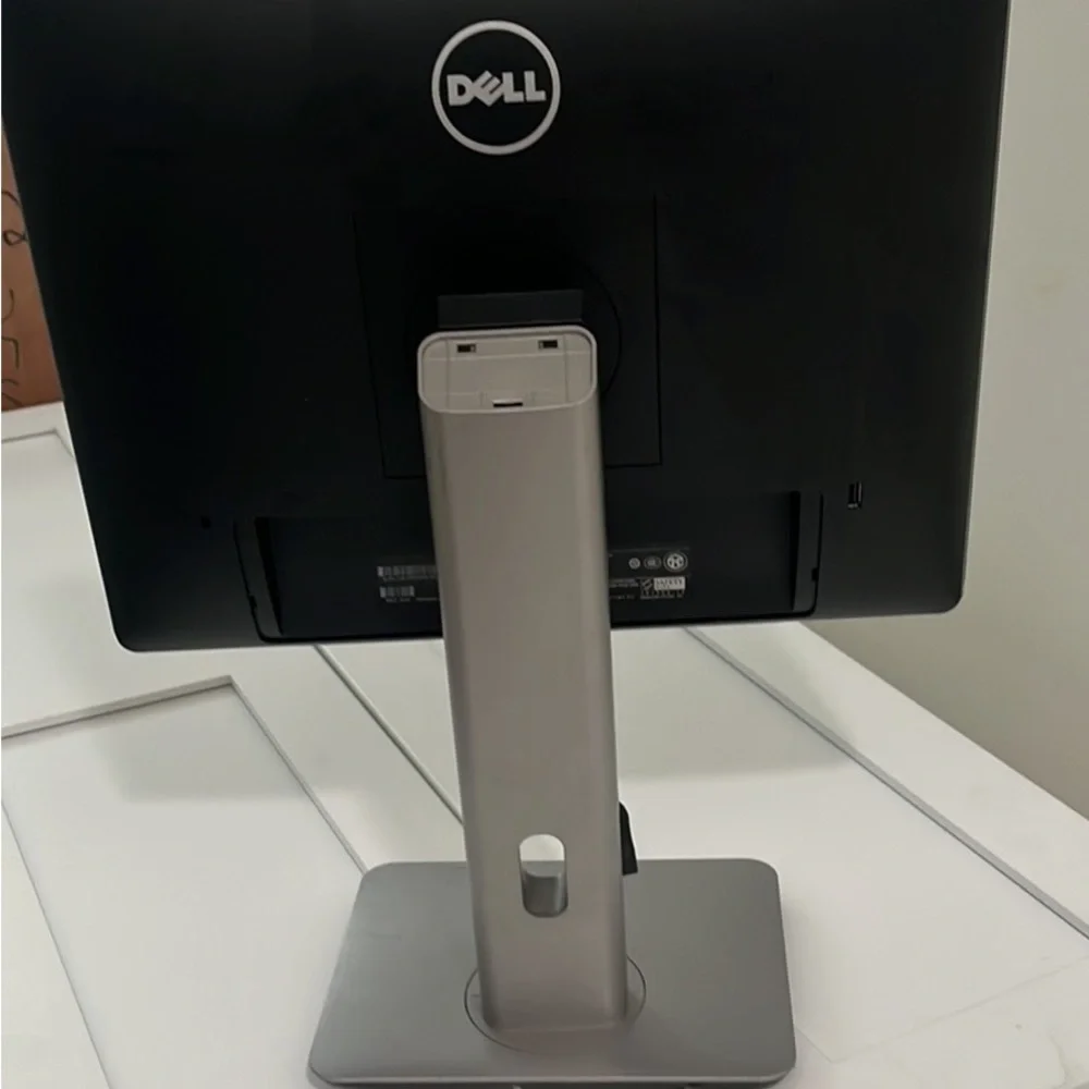 Dell P1914 Led Backlit Monitor 19-inch 60hz Refresh Rate